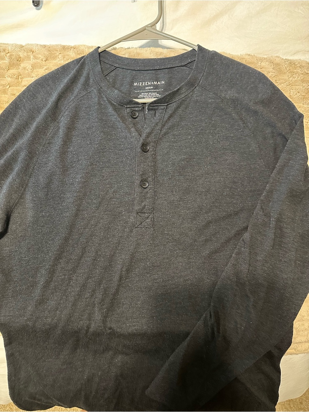 Mizzen+Main Men's Long-Sleeve Henley in Charcoal Heather